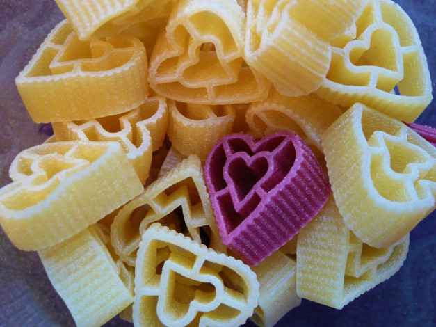 Обои картинки фото еда, макаронные блюда, сердечки