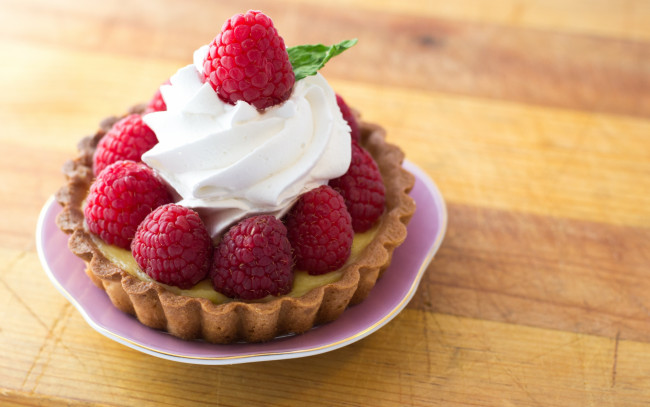 Обои картинки фото еда, пирожные,  кексы,  печенье, сливки, взбитые, пирожное, клубника