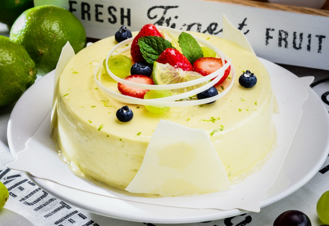 Обои картинки фото еда, торты, мята, голубика, ягоды, клубника, лайм, чизкейк, десерт