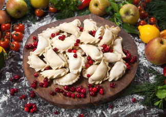 Картинка еда пельмени +манты +вареники вареники яблоки брусника