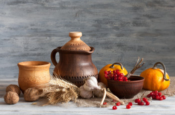 Картинка еда натюрморт орехи тыква калина чеснок глиняная посуда