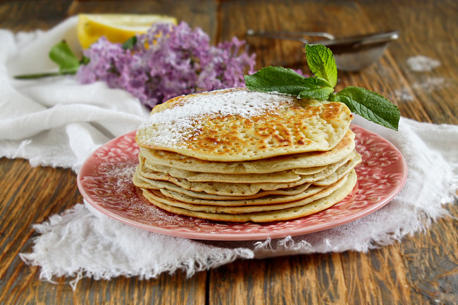 Обои картинки фото еда, блины,  оладьи, стопка, сирень, мята