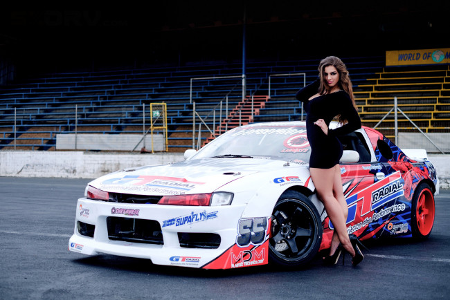 Обои картинки фото автомобили, -авто с девушками, nissan