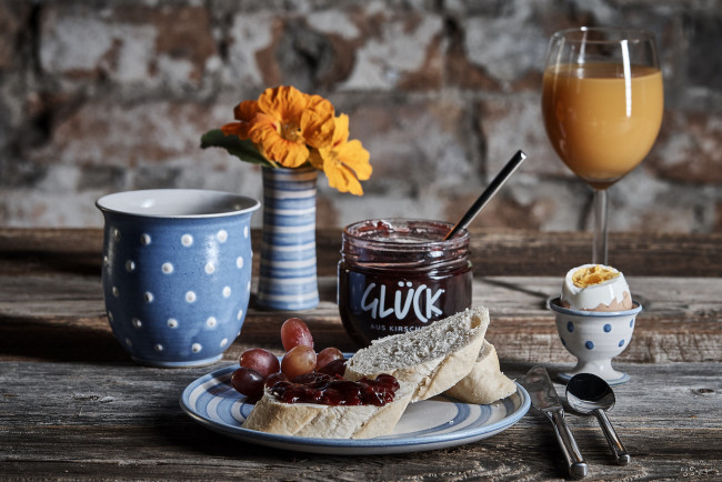Обои картинки фото еда, бутерброды,  гамбургеры,  канапе, завтрак, утро, сок, яйцо, джем