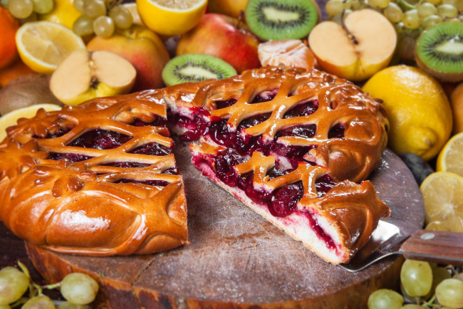 Обои картинки фото еда, пироги, виноград, груши, фрукты, вишневый, пирог