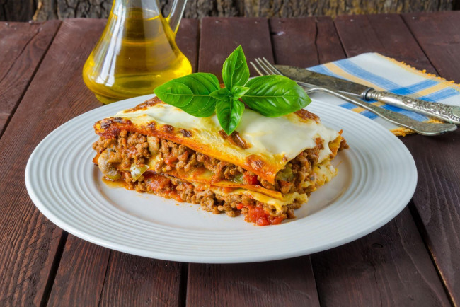 Обои картинки фото еда, вторые блюда, масло, лазанья, базилик