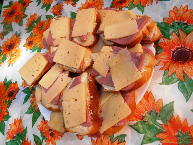 Обои картинки фото еда, бутерброды,  гамбургеры,  канапе, хлеб, сыр, колбаса