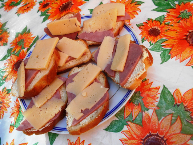 Обои картинки фото еда, бутерброды,  гамбургеры,  канапе, сыр, хлеб, колбаса