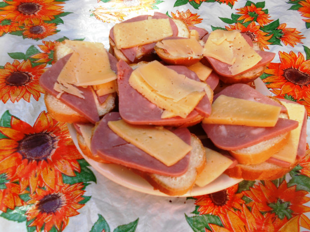 Обои картинки фото еда, бутерброды,  гамбургеры,  канапе, сыр, хлеб, колбаса