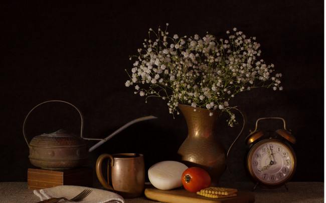 Обои картинки фото еда, натюрморт, печенье, лук, цветы, будильник, букет