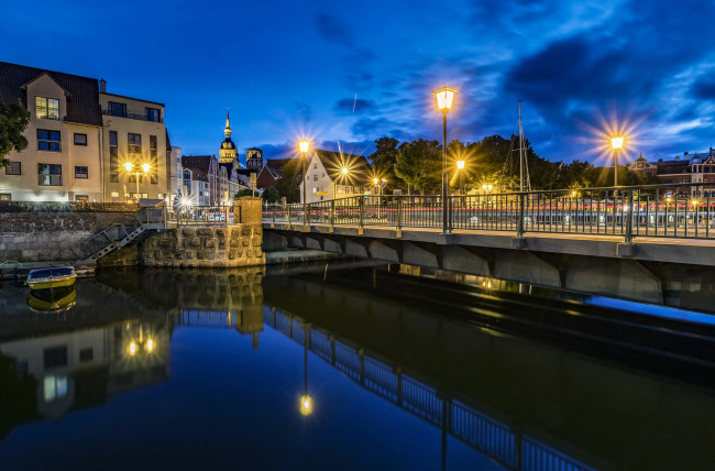 Обои картинки фото города, - огни ночного города, канал, вечер, огни, германия, штральзунд, stralsund