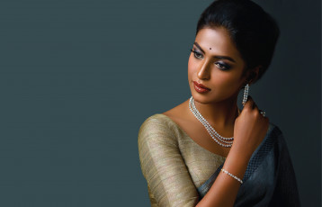 Картинка sabyasachi+mukherjee девушки sabyasachi mukherjee bollywood индианка девушка брюнетка красавица актриса поза украшения драгоценности индия макияж лицо