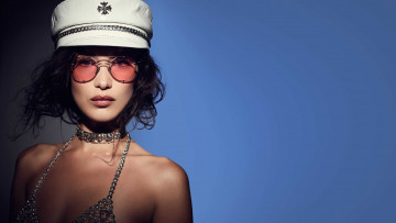 Картинка bella+hadid девушки bella hadid очки портрет лицо девушка модель красавица стройная сексуальная поза макияж причёска фигура наряд стильная мода