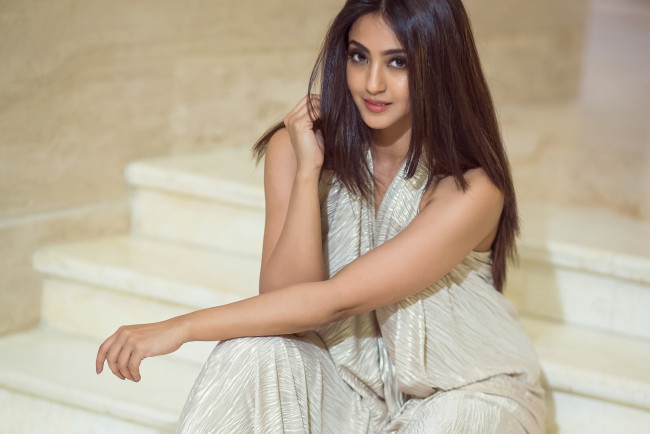 Обои картинки фото aindrita ray, девушки, aindrita, ray, bollywood, поза, стройная, индианка, девушка, брюнетка, красавица, актриса, индия, макияж, лицо