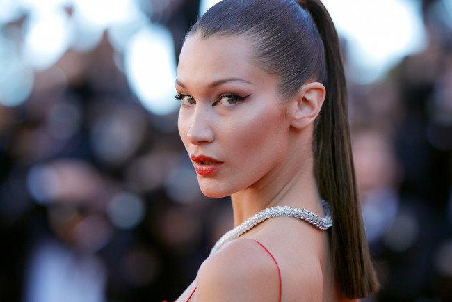 Обои картинки фото bella hadid, девушки, bella, hadid, портрет, лицо, девушка, модель, красавица, стройная, сексуальная, поза, макияж, причёска, фигура, наряд, стильная, мода