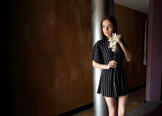 Картинка девушки keira+blue платье орхидеи