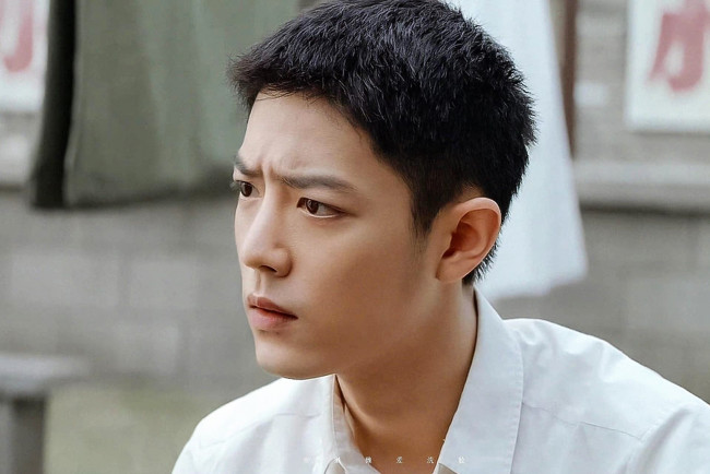 Обои картинки фото кино фильмы, ace troops, гу, ие, рубашка, лицо