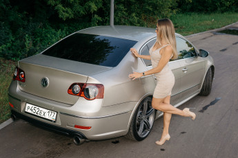 Картинка девушка+и+авто автомобили -авто+с+девушками девушка женщина блондинка светловолосая сексуальная модель звезда позирует разная обувь верхняя стильная одежда нижнее эротическое бельё трусы лифчик колготки чулки аксессуары макияж и множество элементов на фотографии