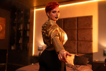 обоя svizee, девушки, анастасия волкова , образ, косплей, наряд, костюм, кровать