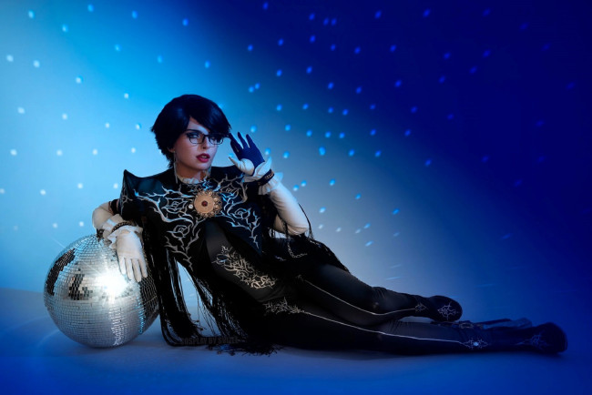 Обои картинки фото svizee, девушки, анастасия волкова , образ, косплей, наряд, костюм, очки, шар