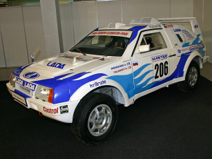 Картинка автомобили выставки уличные фото