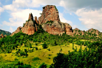 Картинка природа горы скалы трава деревья