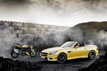 Картинка 2011 mercedes benz slk 55 amg ducati streetfighter 848 автомобили mercedes-benz мотоцикл