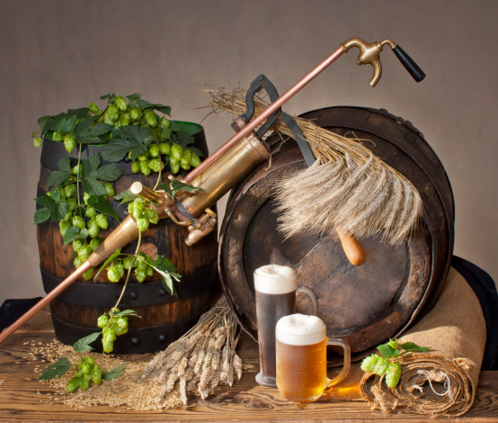 Обои картинки фото еда, напитки, пиво, кран, колосья, кружки, хмель, бочки