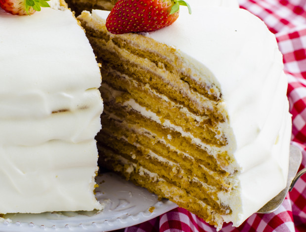 Обои картинки фото еда, торт, только, клубника, медовик