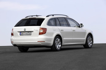Картинка автомобили skoda combi greenline светлый superb