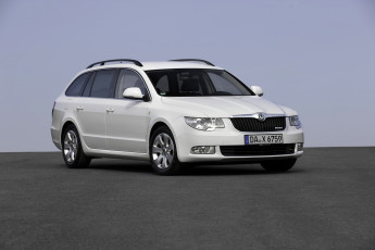 Картинка автомобили skoda светлый greenline combi superb