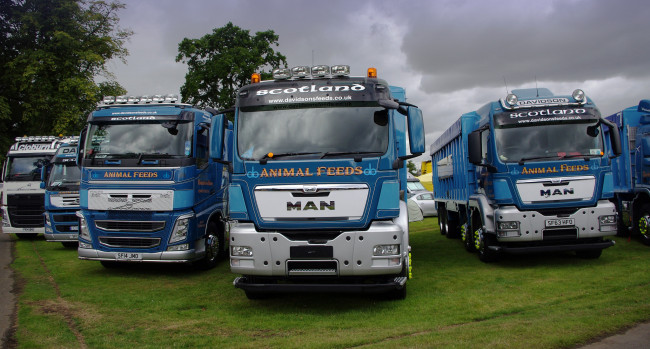 Обои картинки фото автомобили, выставки и уличные фото, тягач, седельный, грузовик, тяжелый