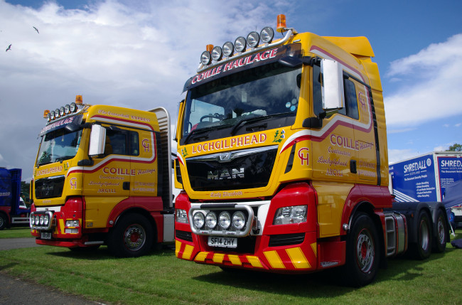 Обои картинки фото man, автомобили, седельный, грузовик, тяжелый, тягач