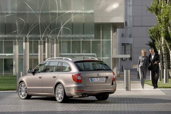 Обои картинки фото автомобили, skoda, 2009г, combi, superb