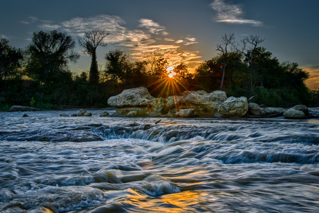 Обои картинки фото природа, восходы, закаты, лес, река, свет