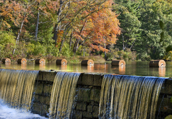 Обои картинки фото природа, водопады, осень, деревья, небо, водопад, вода, поток, пейзаж