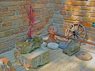 Картинка города -+памятники +скульптуры +арт-объекты стена орудия древность камни парк старый труда кабардинка