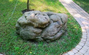 Картинка города -+памятники +скульптуры +арт-объекты камни трава старый парк кабардинка