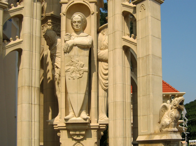 Обои картинки фото города, - памятники,  скульптуры,  арт-объекты, старый, кабардинка, имитация, готика, парк