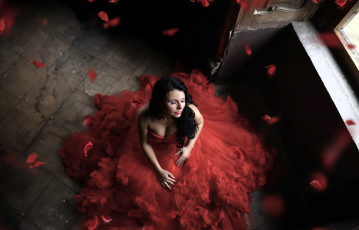 Картинка девушки -unsort+ брюнетки темноволосые девушка настроение лепестки