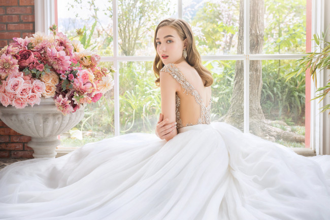 Обои картинки фото девушки, -unsort , невесты, невеста, платье, праздник, свадьба, красотка