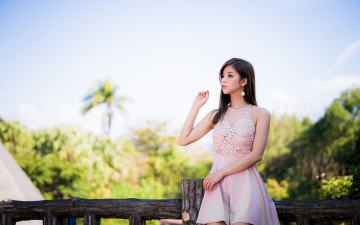 Картинка девушки -+азиатки кружевное платье мини