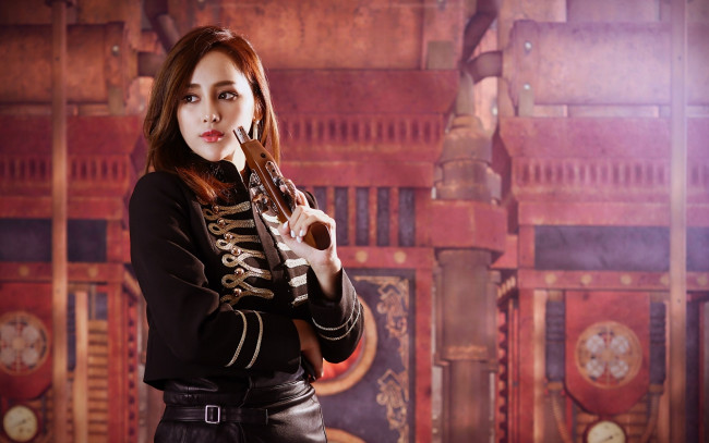 Обои картинки фото девушки, - девушки с оружием, рыжеволосая, девушка, азиатка, оружие, поза