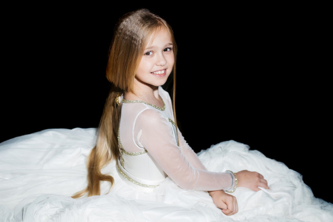 Обои картинки фото разное, дети, девочка, платье