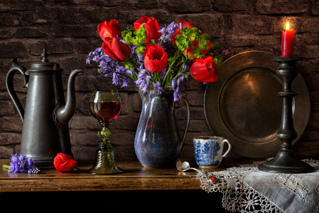 Обои картинки фото еда, натюрморт, свеча, кофейник, букет, бокал, вино