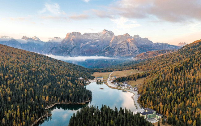 Обои картинки фото города, - пейзажи, поселок, горы, лес, осень, озеро