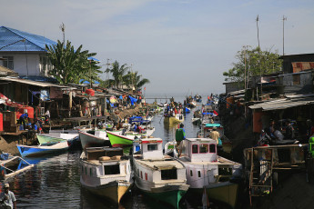 Картинка корабли порты причалы канал лачуги лодки люди
