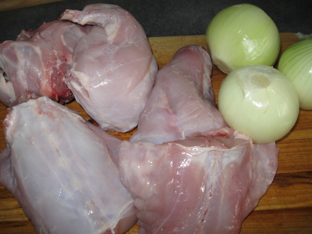 Обои картинки фото автор, varvarra, еда, мясные, блюда, куски, кролика, луковицы