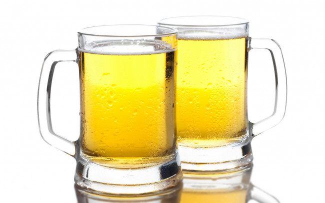 Обои картинки фото еда, напитки, пиво, капли, пена, бокалы