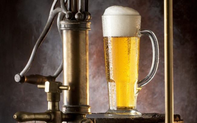 Обои картинки фото еда, напитки, пиво, пена, капли, бокалы